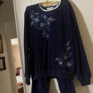 Alfred Dunner Navy Floral Top